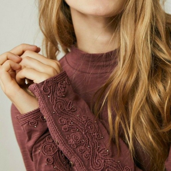 Free People Tops - FREE PEOPLE Top S HOOKED ON YOU CUFF Button Crochet Beads Keyhole Burgundy NWT